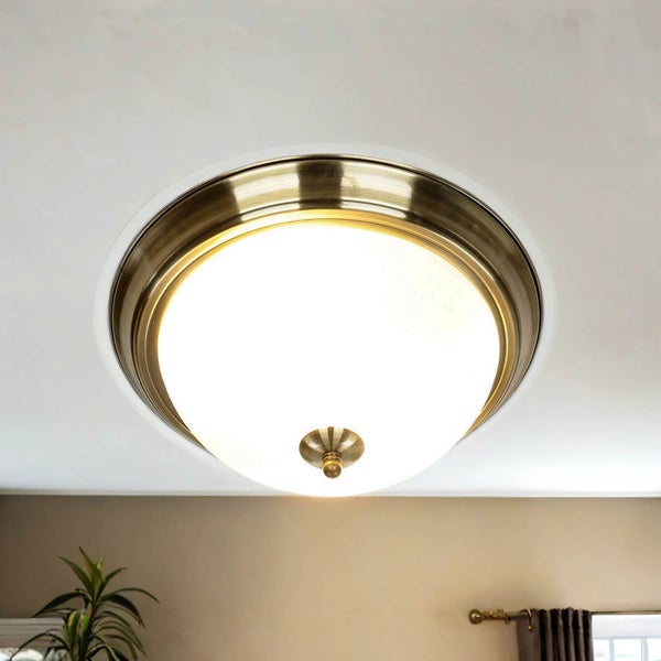 Deckenleuchte mit Messingrand und weißem Diffusor