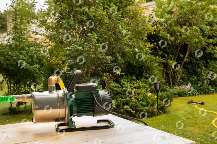 DAB GardenInox 82 M Gartenpumpe - 3.600 L/Std. - 850W - Förderhöhe 47m - Rostfreier Stahl - Inkl. Tragegriff - Bewässerungspumpe