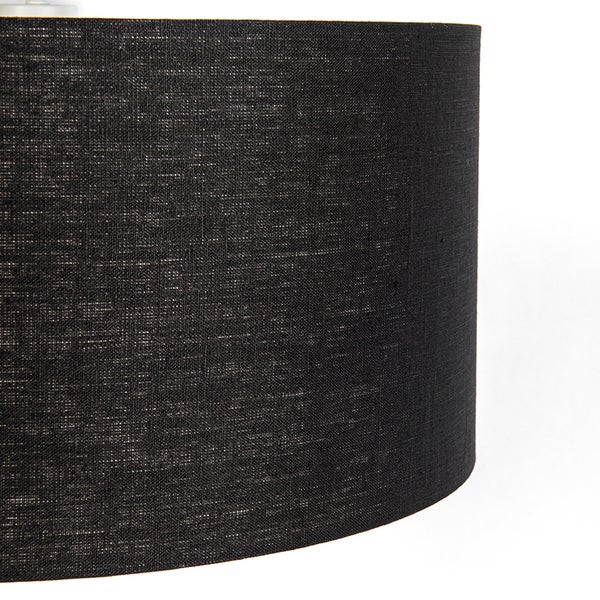 Schwarzer zylindrischer Lampenschirm aus Stoff mit strukturierter Oberfläche.