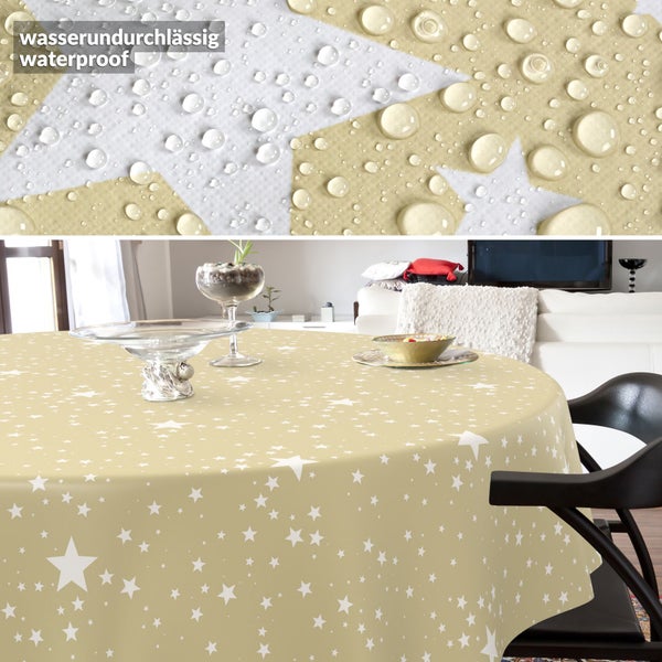 Runde Tischdecke mit Sternenmuster in einem Wohnzimmer, inklusive Nahaufnahme der wasserabweisenden Oberfläche mit Wassertropfen.