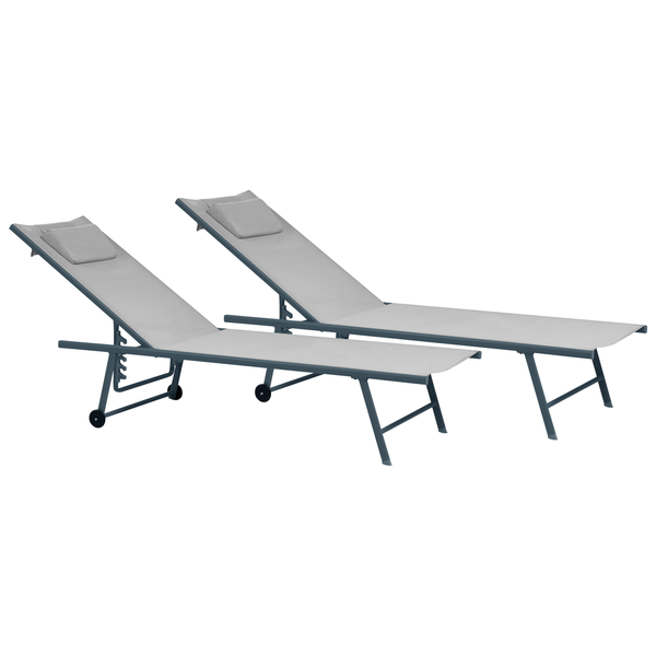 Zwei graue Gartenliegen mit verstellbarer Rückenlehne und Rädern.
