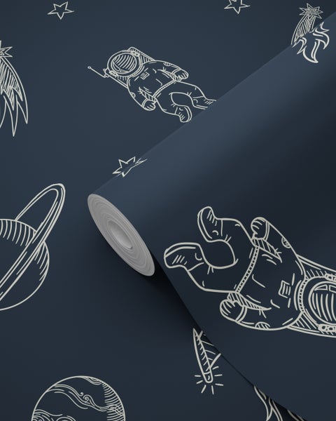 Tapetenrolle mit Weltraummotiven wie Astronauten und Planeten