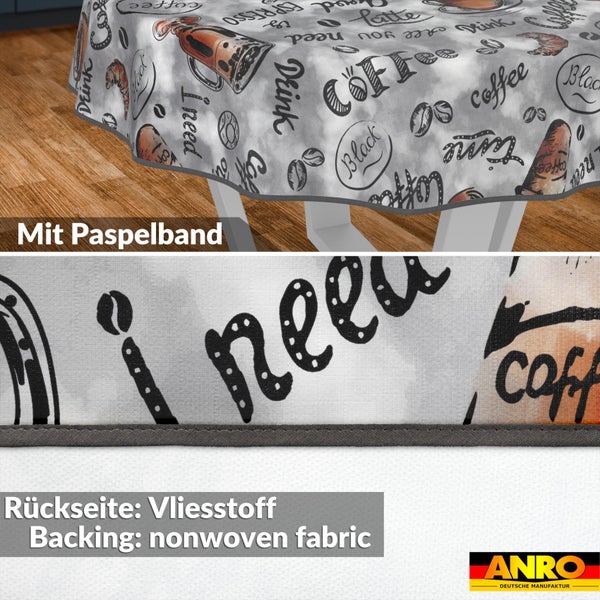Rundes Tischtuch mit Kaffeemotiven, Paspelband am Rand und einer Rückseite aus Vliesstoff. ANRO Deutsche Manufaktur Logo.