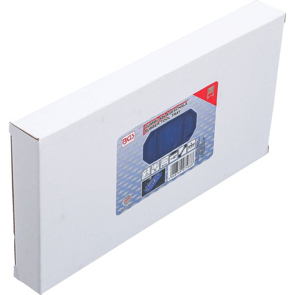 Ein Techniker mit Schutzausrüstung führt mit einem Schraubenschlüssel Wartungsarbeiten an einer komplexen Industriemaschine in einer Fabrik durch.