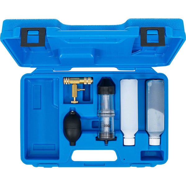 Ölanalyse Set in blauem Koffer mit verschiedenen Werkzeugen und Flaschen zur Ölanalyse