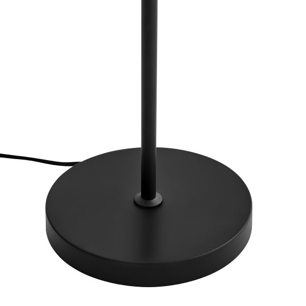 Detailaufnahme des Standfußes einer Stehlampe