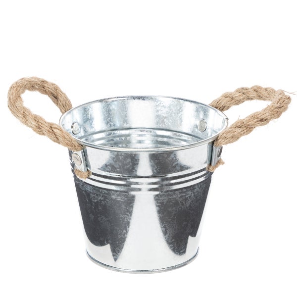 Verzinkter Metalleimer mit zwei Henkeln aus Seil.