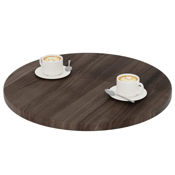 Runde Tischplatte mit Holzmaserung und zwei Kaffeetassen auf Untertassen mit Löffeln.