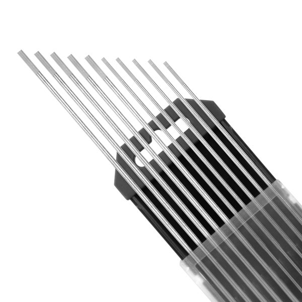 Dekorative Szene mit einem ovalen Spiegel mit goldenem Rahmen, einem Holztisch und Dekorationsartikeln