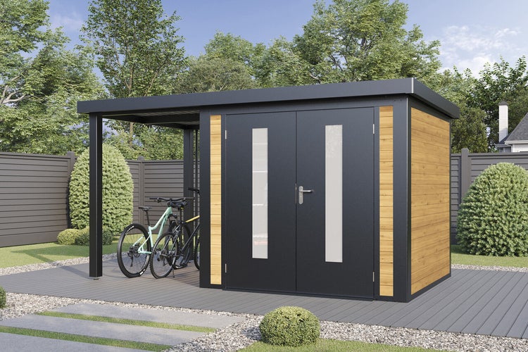 Modernes Gartenhaus mit integriertem Schleppdach als Fahrradunterstand, aus Metall und Holzoptik, auf einer Terrasse in einem Garten.