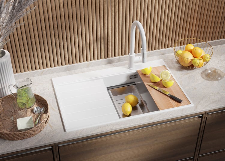 Bürostuhl auf schwarzer Bodenschutzmatte