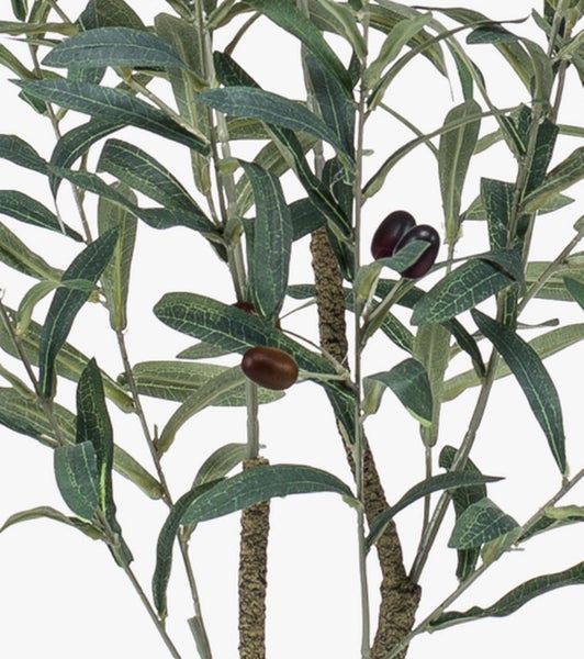 Künstlicher Olivenbaum mit grünen Blättern und dunklen Oliven.