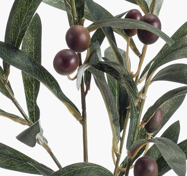 Künstliche Hängepflanze mit schmalen grünen Blättern an braunen Zweigen.