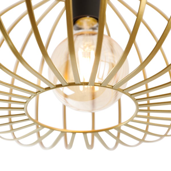 Nahaufnahme einer goldenen Pendelleuchte mit einem dekorativen, käfigartigen Design und einer Glühbirne.