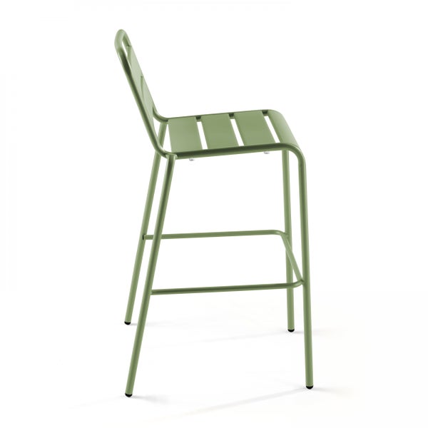 Barhocker aus Metall mit Rückenlehne und Sitzfläche aus Lamellen.