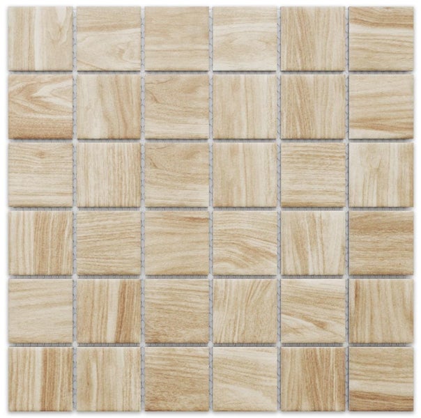 Mosaikfliese in Holzoptik aus Feinsteinzeug für Wand und Boden.