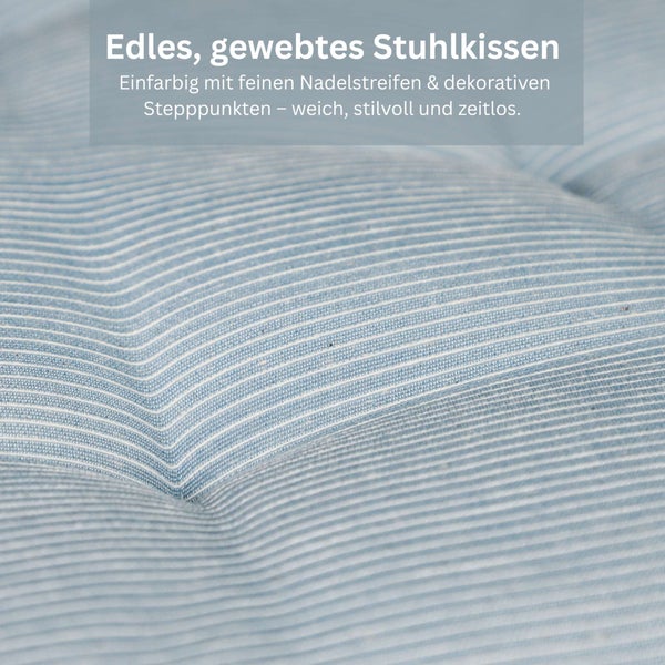 Detailaufnahme eines gewebten Stuhlkissens mit feinem Nadelstreifenmuster und dekorativen Stepppunkten.