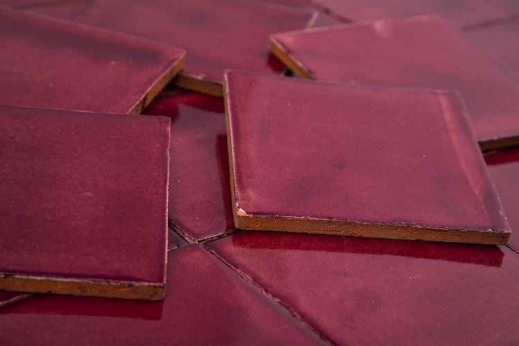 Quadratische Fliesen für den Innenbereich