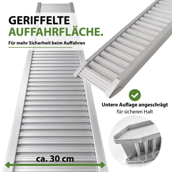 Zwei Auffahrrampen aus Aluminium für das bequeme Verladen von Quad und Rasentraktor in einen Transporter.