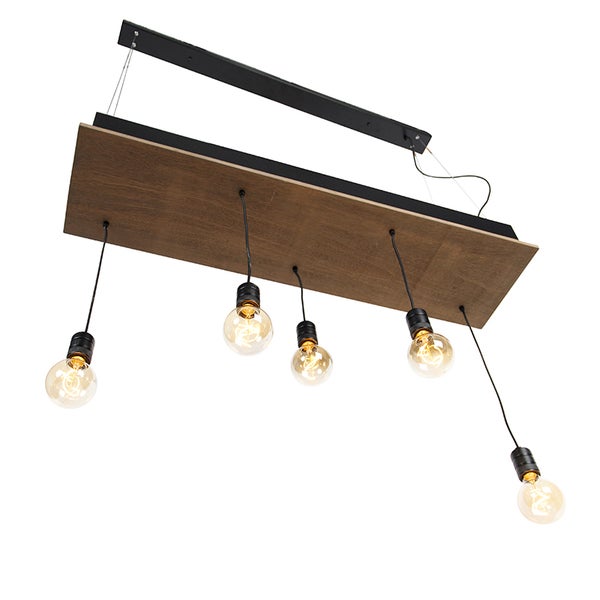 Fünfflammige Pendelleuchte aus Holz mit dunklen Fassungen und Kabeln für ein rustikales Design.