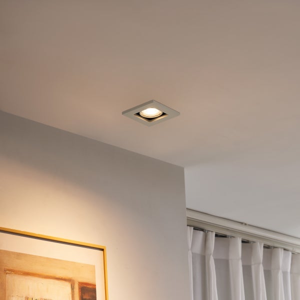 Quadratische Deckenleuchte im Innenraum