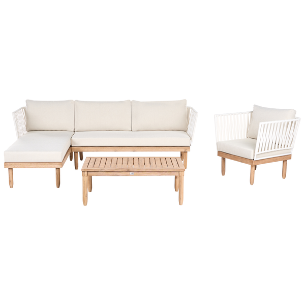 Loungemöbel-Set aus Holz mit Ecksofa, Sessel und Couchtisch, ausgestattet mit hellen Polsterkissen und Seitenteilen aus Seilgeflecht.