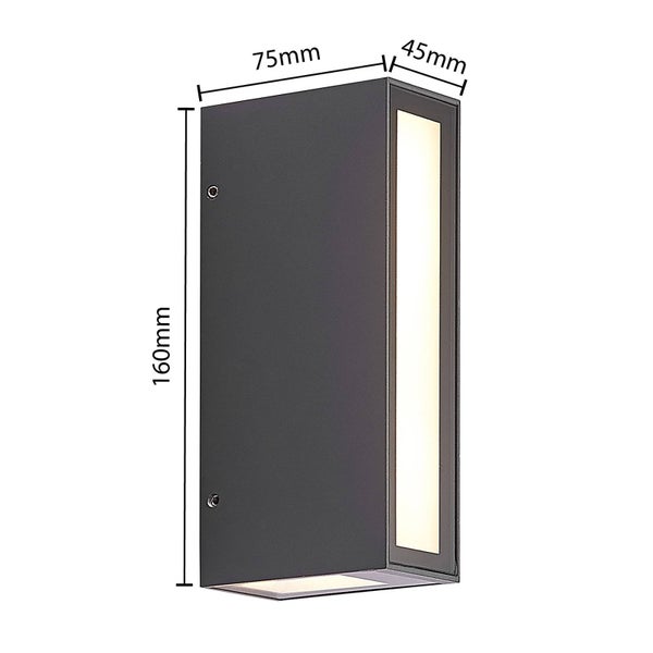 Rechteckige Außenwandleuchte mit den Maßen: Höhe 160 Millimeter, Breite 75 Millimeter, Tiefe 45 Millimeter.