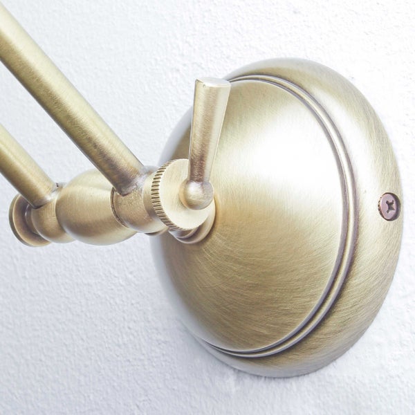 Wandleuchte aus Metall mit verstellbarem Arm