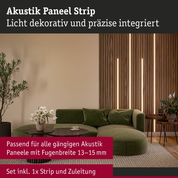 LED-Streifen Akustik Paneel Strip in Holzpaneelen in modernem Wohnzimmer mit grünem Sofa, geeignet für Fugenbreite von 13 bis 15 Millimeter.