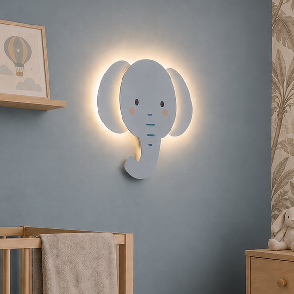 Wandlampe fuer Kinderzimmer in Form eines Elefanten mit indirekter LED Beleuchtung an einer Wand montiert