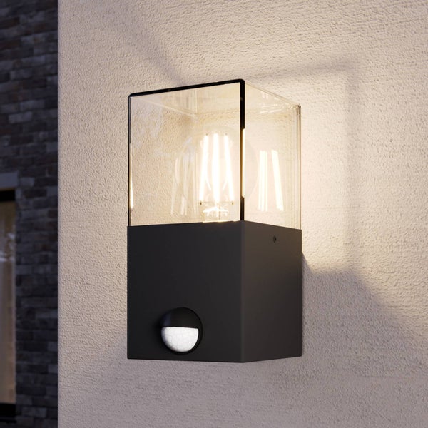 Lucande Wandleuchte außen Keke mit Bewegungsmelder (spritzwassergeschützt (Modern) in Schwarz aus Aluminium (1 flammig, E27) - Wandlampe für Außenwand/Hauswand Haus Terrasse und Balkon
