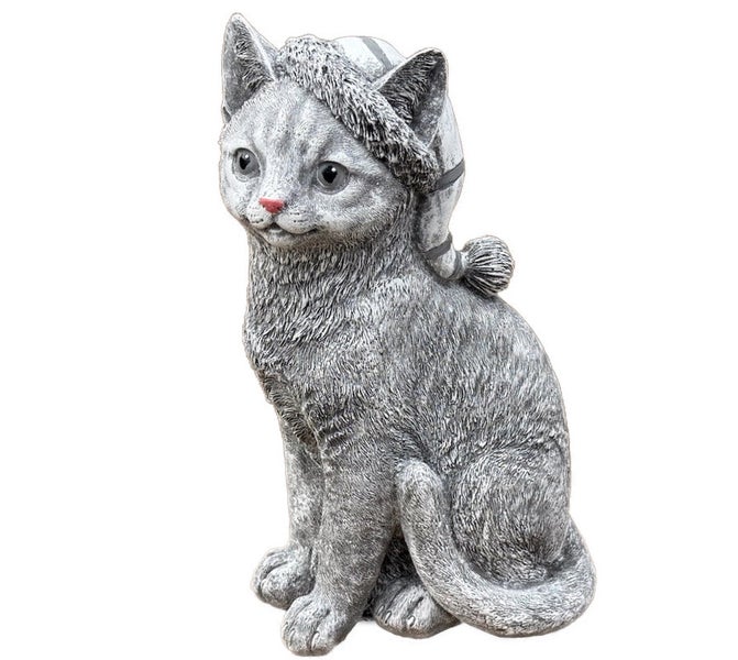 Dekorative Gartenfigur sitzende Katze mit Weihnachtsmütze aus Kunststein für die weihnachtliche Gartendekoration