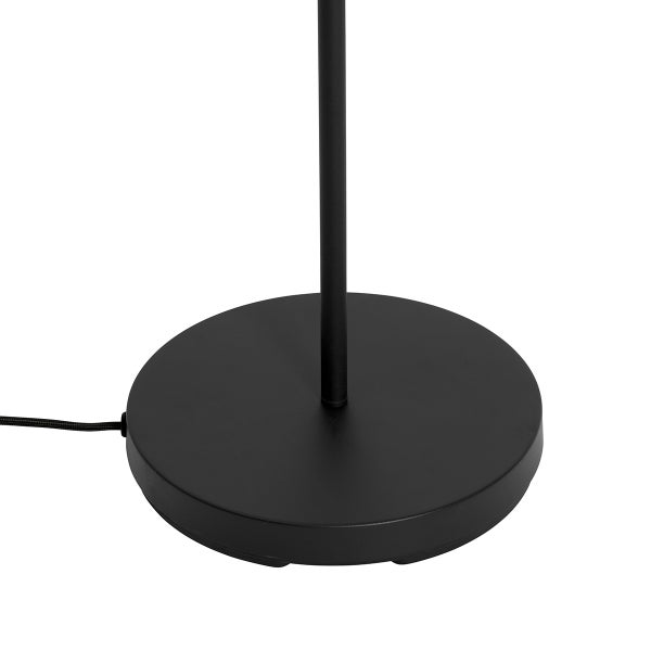 Detailaufnahme des Standfußes einer Stehlampe