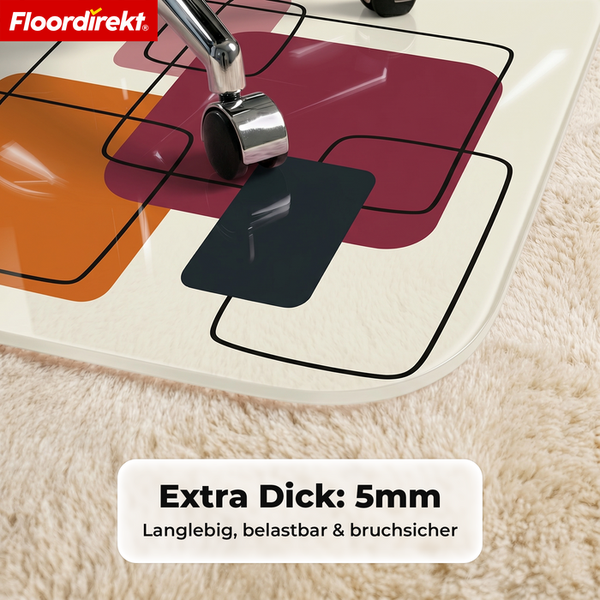 Floordirekt Logo, 5 Millimeter dicke Bodenschutzmatte für Teppichböden mit geometrischem Muster und Bürostuhlrad.