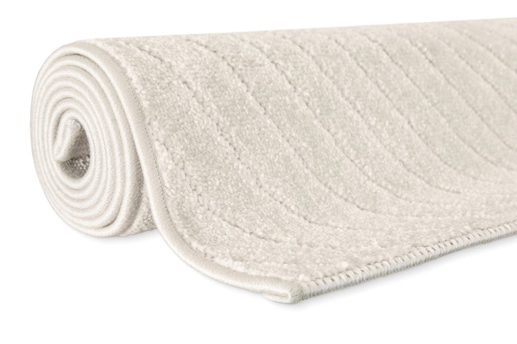 Gerollter Teppich mit Rippenstruktur und geketteltem Rand.