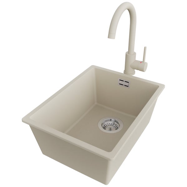 Spüle mit Wasserhahn