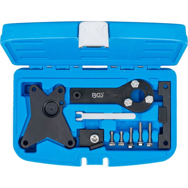 Werkzeugsatz zur Motorreparatur in geöffnetem, blauem Koffer