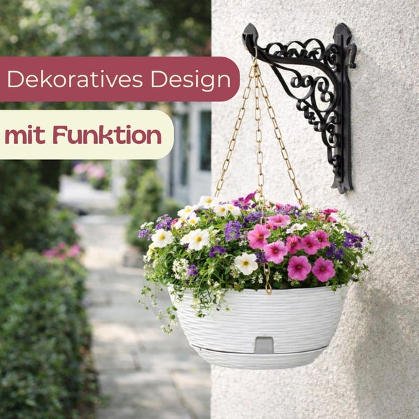 Hängeampel mit Blumen und Halterung an der Wand