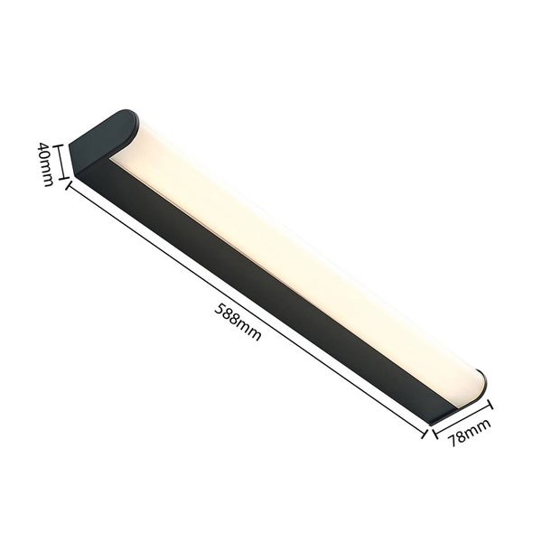 Moderne LED-Wandleuchte in Schwarz mit Maßen 588 Millimeter Länge, 78 Millimeter Breite und 40 Millimeter Höhe.