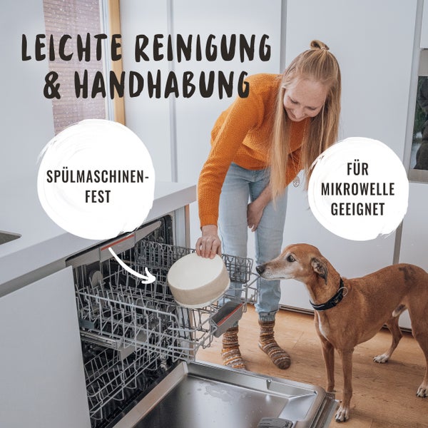 Frau räumt mikrowellengeeignete Schüssel in Spülmaschine, Text: Leichte Reinigung und Handhabung, spülmaschinenfest