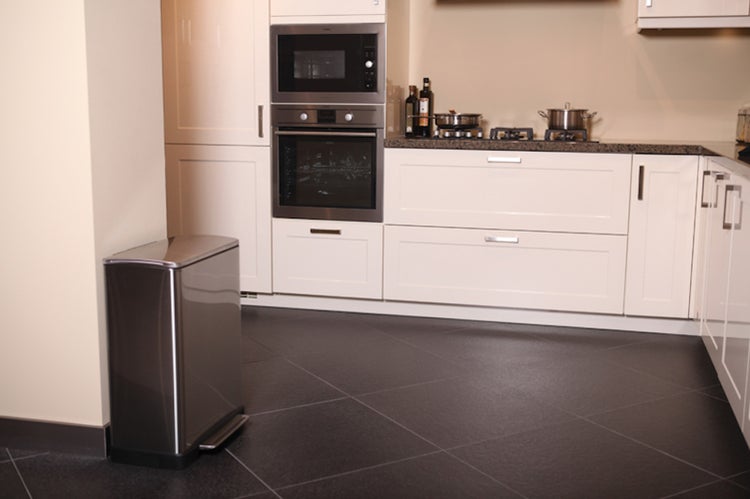 PROREGAL Stilvoller Rechteckiger Treteimer Mit Extra Breitem Pedal 46 Liter HxBxT 65 x 50 x 34,5 cm 2 Inneneimer Aus Kunststoff Edelstahl & Silber