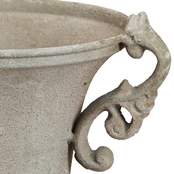 Detailaufnahme einer Pflanzschale mit Griff