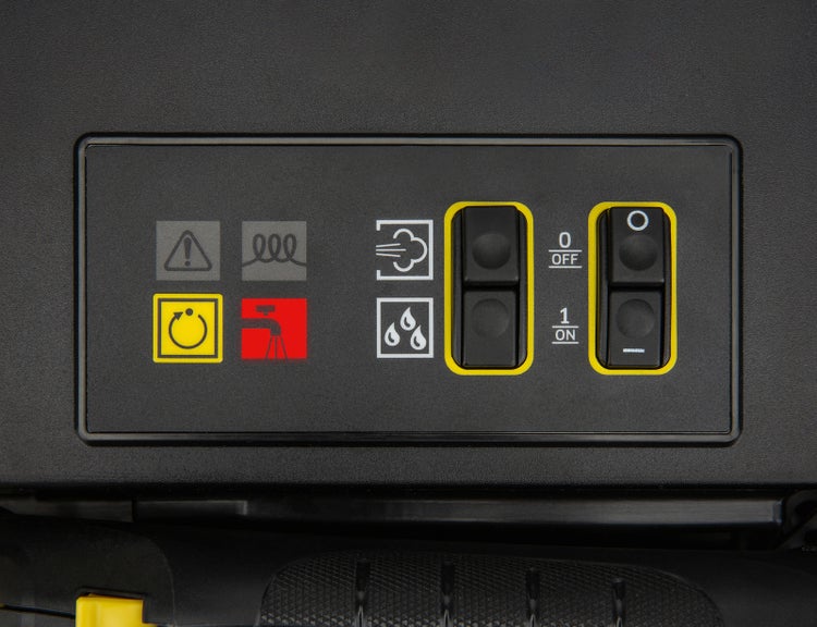 Bedienfeld eines Geräts mit Funktionssymbolen für Warnung, Heizung, Wasser und Dampf sowie zwei Kippschaltern für Ein und Aus.