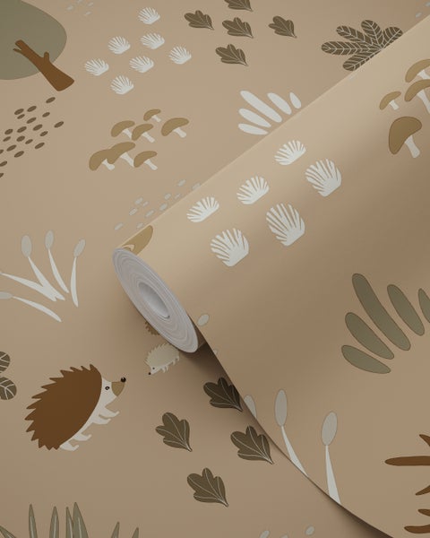 Tapetenrolle mit Waldmotiv, inklusive Igel, Blätter und Pilze.