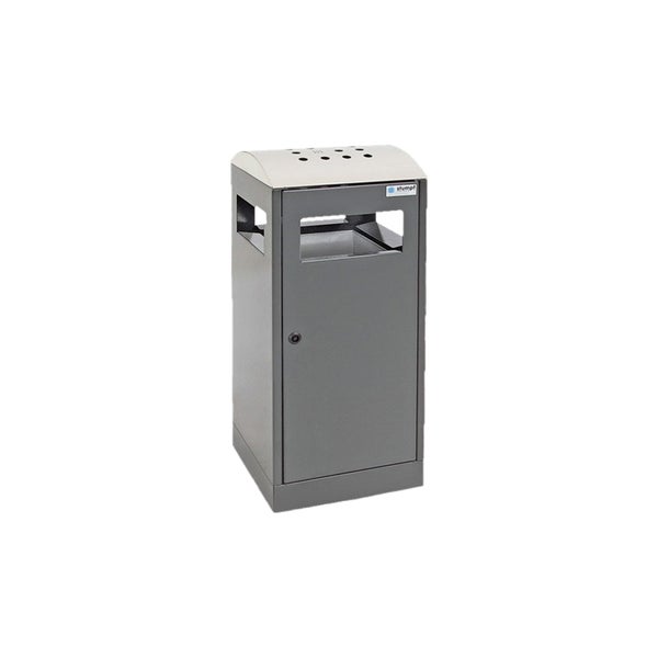 Industrielles Metallgeländer für Treppen oder Podeste mit vertikalen Pfosten und Handlauf.