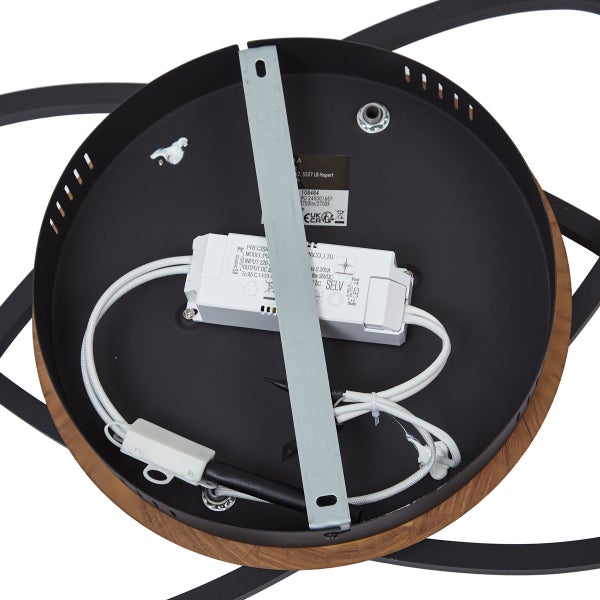 Innenansicht einer Deckenleuchte mit Metallelementen und Verkabelung