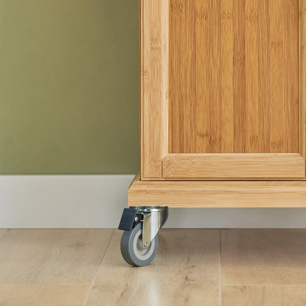 Möbelstück mit Rollen zur flexiblen Positionierung im Raum