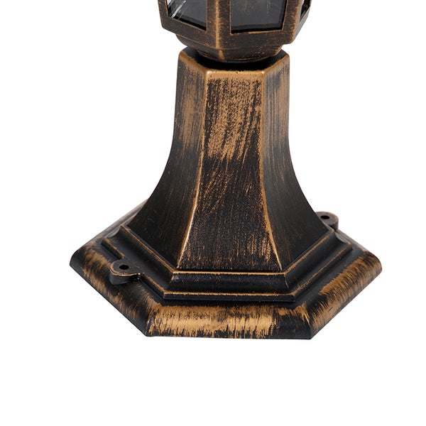 Sockel einer Außenleuchte aus Metall in Bronze-Optik mit Montagelöchern.