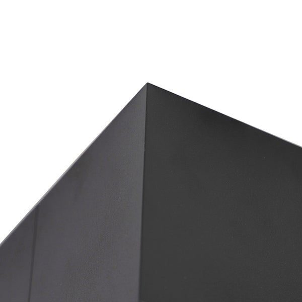 Detailansicht einer dunkelgrauen Außenecke