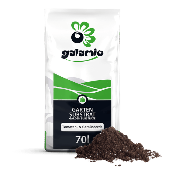 Galamio Logo auf einem Sack mit 70 Liter Gartensubstrat für Tomaten und Gemüse mit einer kleinen Menge Erde davor.